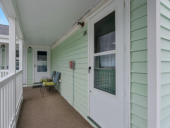 5th image of 7 Bay Avenue #18