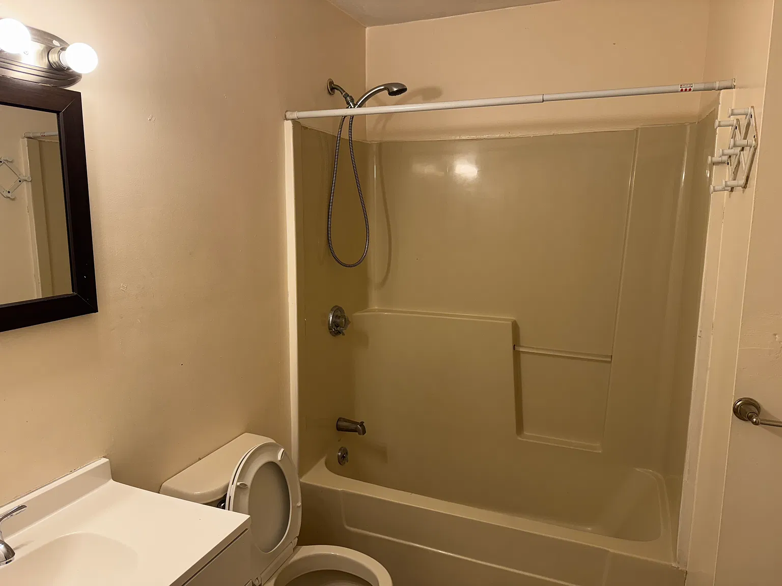 2 bed, 1020 sqft, $2,000 — Photo 2
