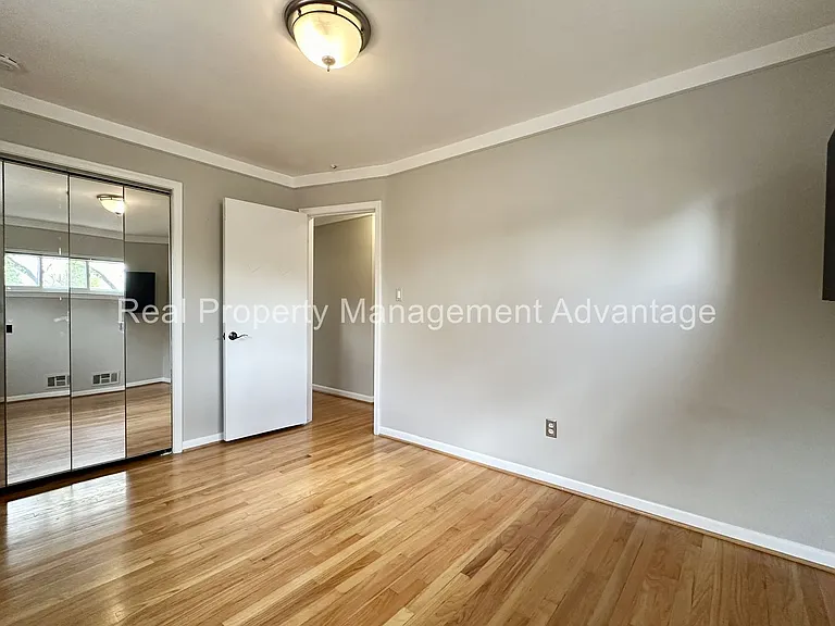 1304 S Wilson Ave — Photo 16