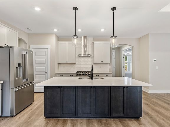 5th image of 121 Falcon Crest Way