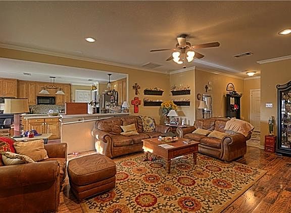 4th image of 605 Everglade Dr