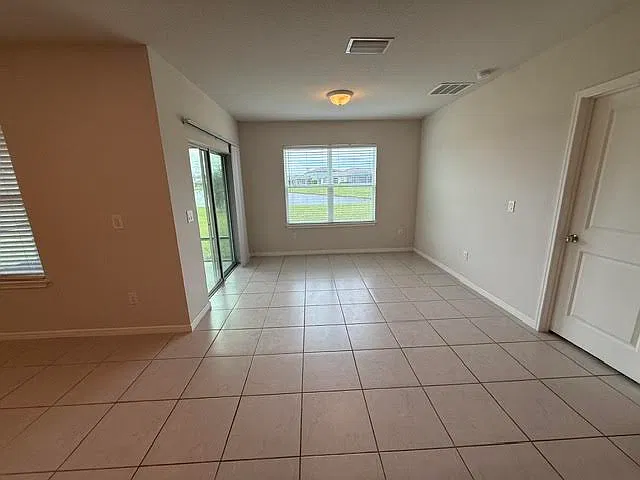 3 bed, 1662 sqft, $2,300 — Photo 4