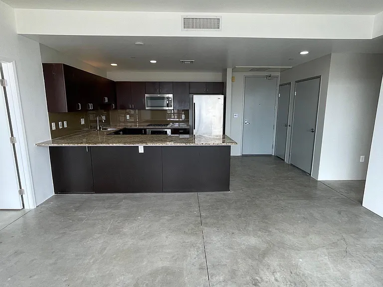 285 W 6th St #525 — Photo 19