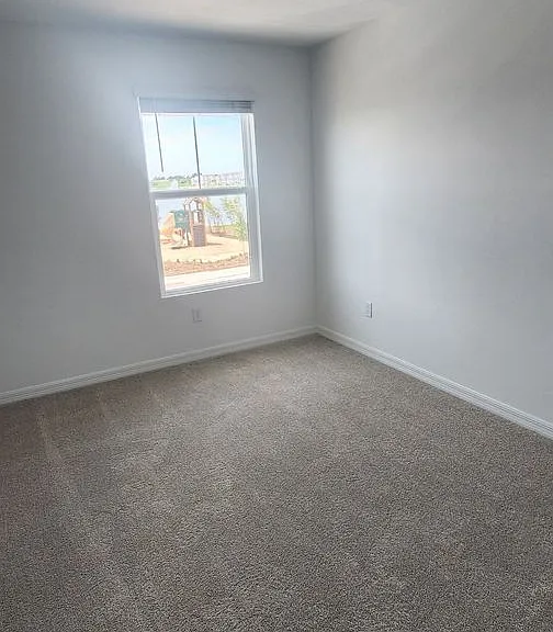 1379 Bluewater Ln — Photo 27