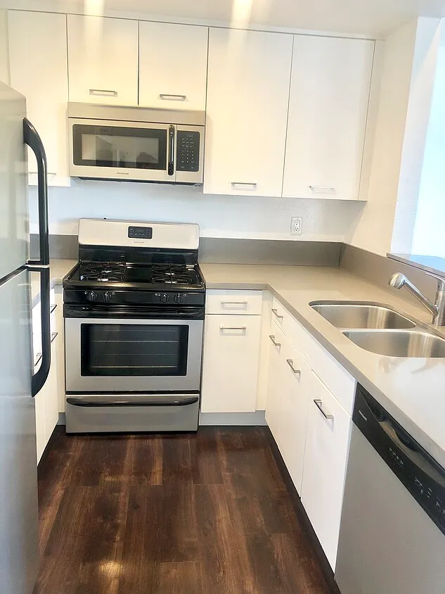 Building Photo - 909 N Gardner St #102