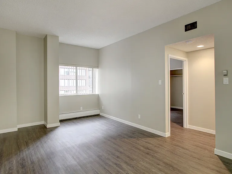 330 25th Ave SW — Photo 33