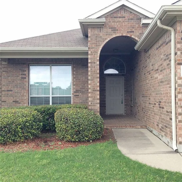 4 bed, 1785 sqft, $2,200 — Photo 2