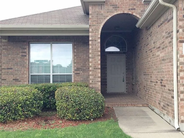 6101 Melanie Dr — Photo 2