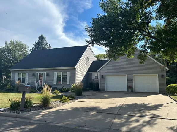 1204 Horizon Dr, Marshall, MN 56258