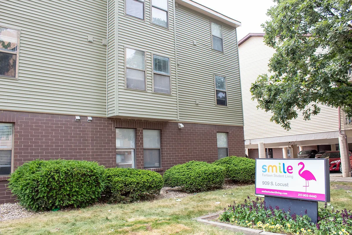 Building Photo - 909 S Locust St