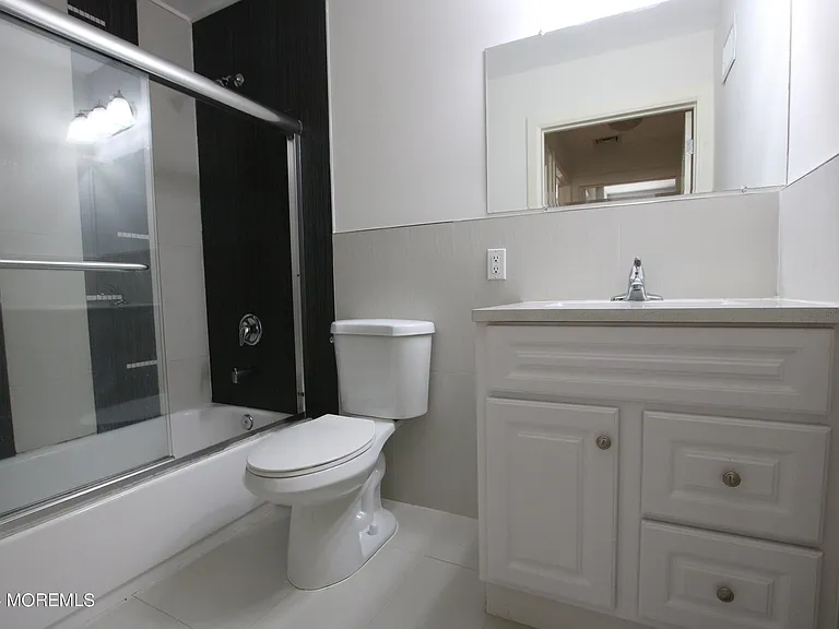 1003 Bond St #5 — Photo 9