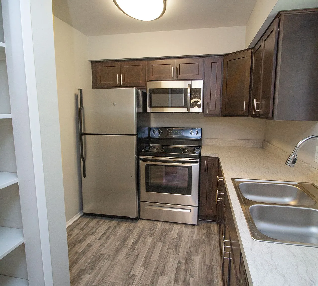 Whispering Winds Apartments — Photo 4