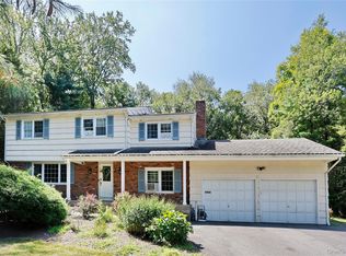 33 E Mayer Dr, Montebello, NY 10901