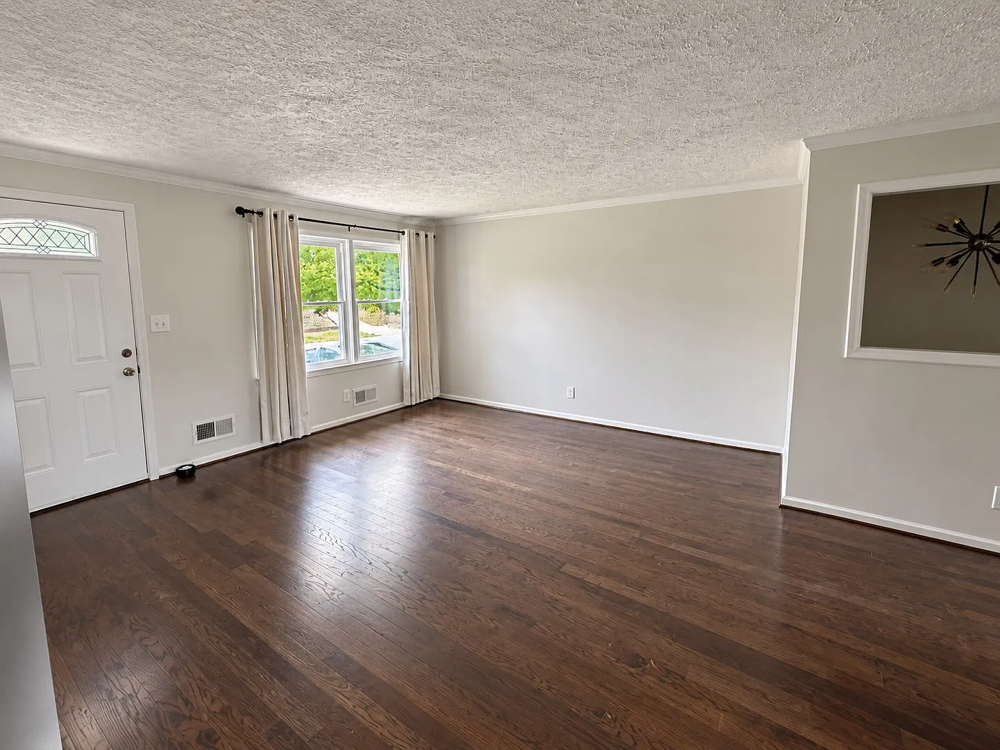 4 bed, 7405 sqft, $2,100 — Photo 2