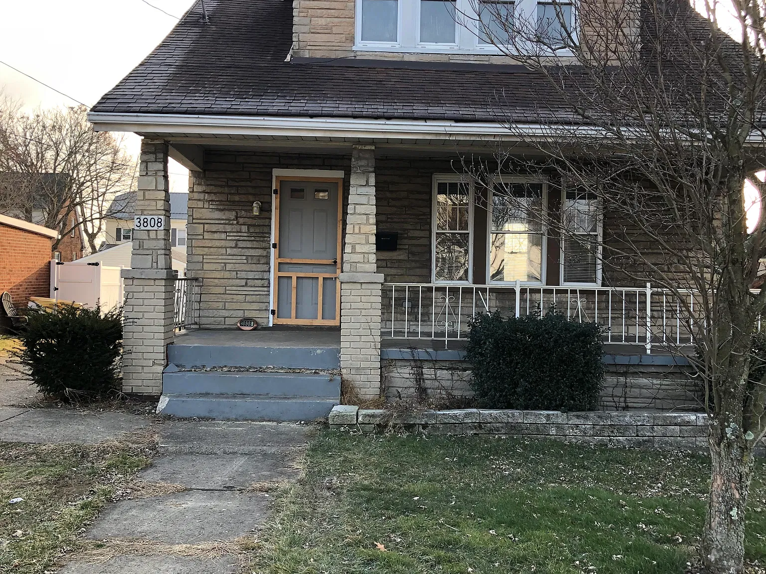 3 bed, 1.5 bath, 1400 sqft, $695 — Photo 1