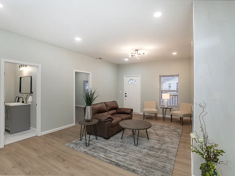 401 N Madison Ave — Photo 25