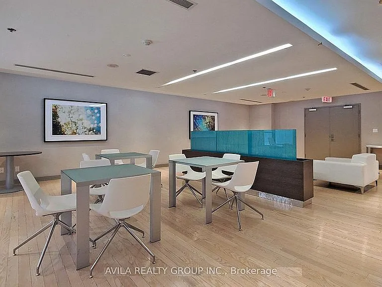 126 Simcoe St #301 — Photo 8