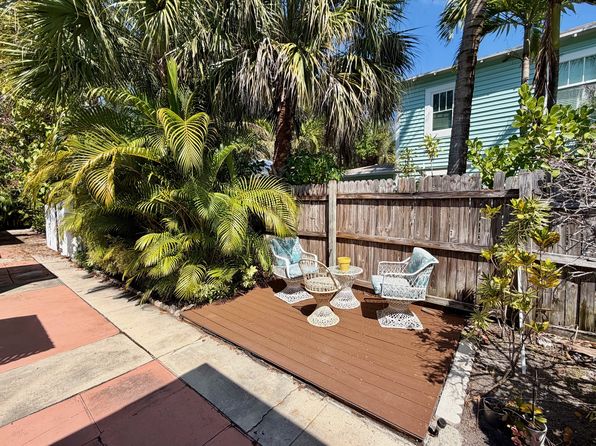 223 & 231 S Palmway