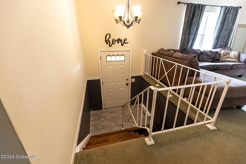4th image of 10 Glenwood Drive