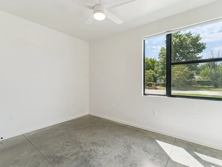 1540 NW 30th St — Photo 15