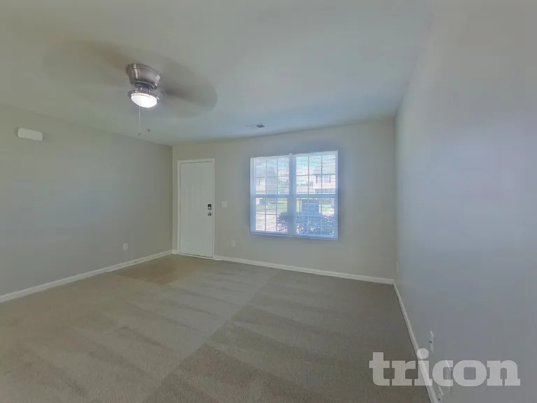 537 Gentle Breeze Ln — Photo 2