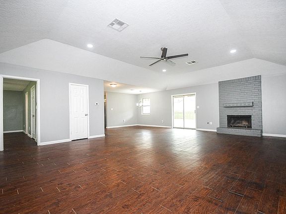 5th image of 208 Willow St