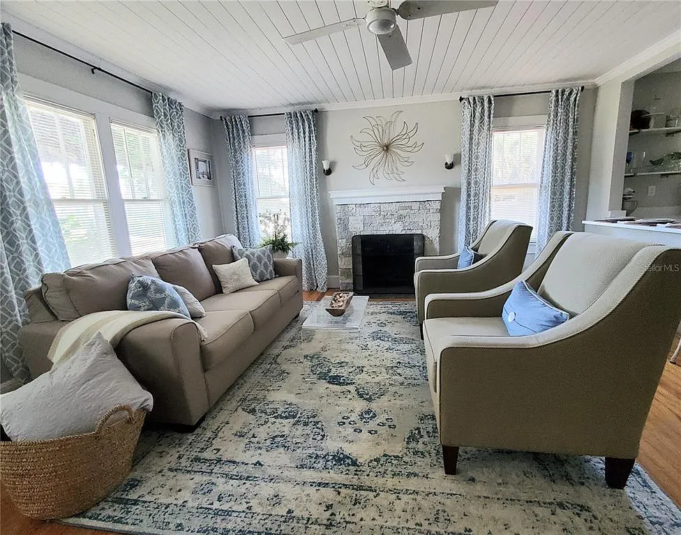 2 bed, 1.0 bath, 1000 sqft, $1,950 — Photo 3