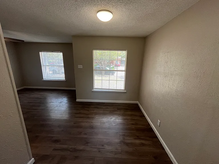 2301 Proctor St — Photo 5