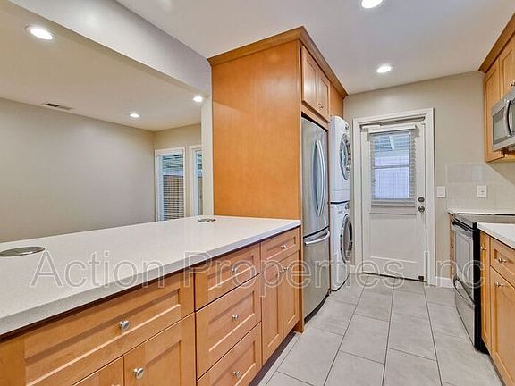 4th image of 10173 Empire Ave