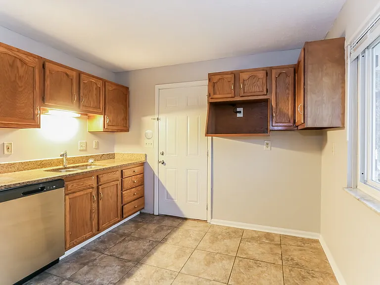 3944 Ivorton Rd E — Photo 10