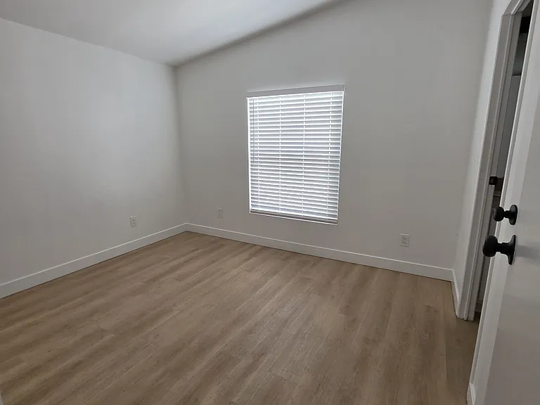 8391 San Fernando Rd #2 — Photo 9