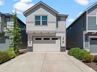 728 NW 138th St, Vancouver, WA 98685
