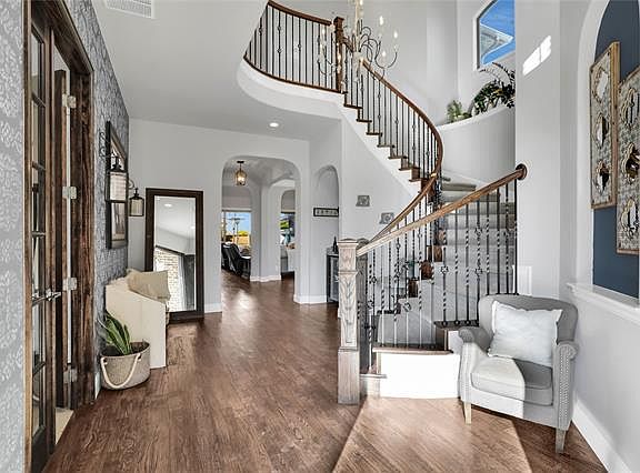 2nd image of 1429 Teasley Ln