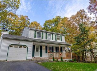 127 Elizabeth Way, Ridge, NY 11961