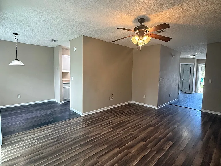 6 Talbot Ct — Photo 10