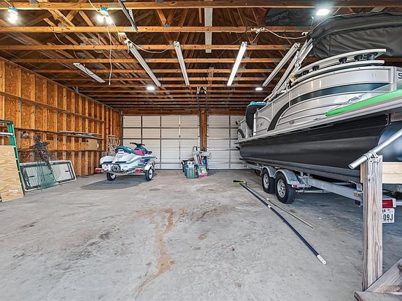 4th image of 805 Lake View Dr