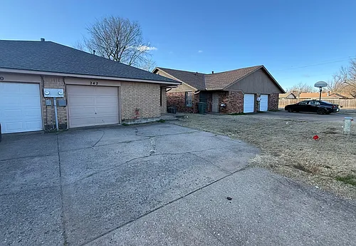 242 Barrett Pl Photo 1