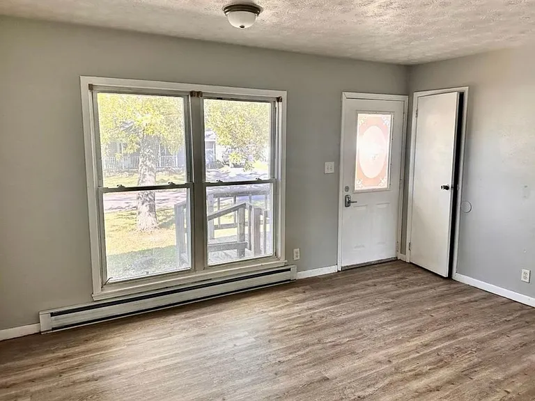 203 W Paulette Ave — Photo 3