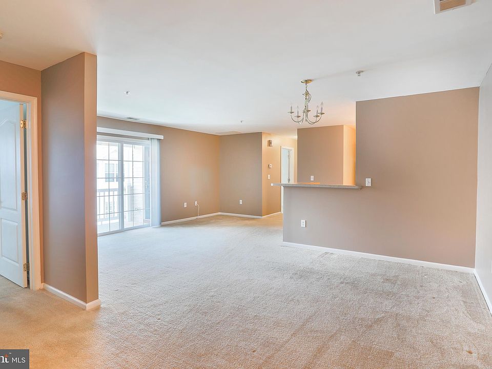 1st image of 116 Lionheart Ln #116