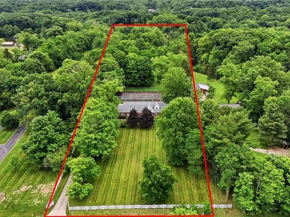 6975 Columbia Rd, Olmsted Falls, OH 44138