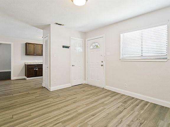 3rd image of 1640 Gill St