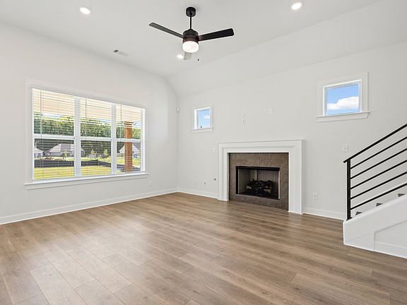 3rd image of 1127 Green Meadows Blvd