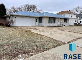 209 N Oak St, Inwood, IA 51240