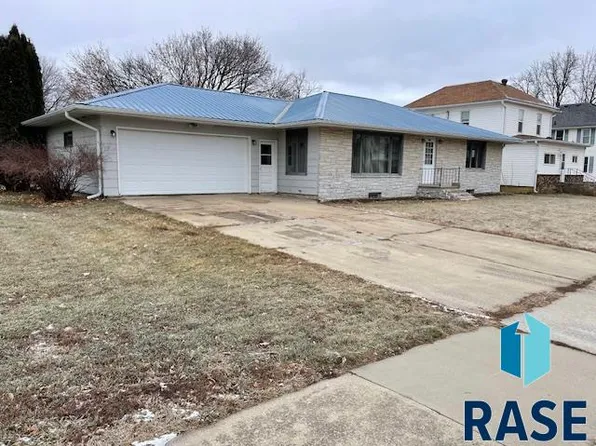 209 N Oak St, Inwood, IA 51240