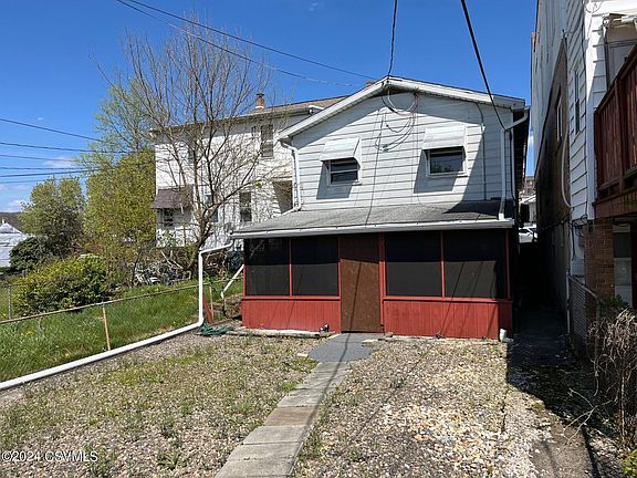 4th image of 330 S Oak St