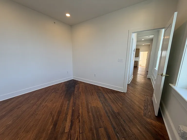 901 5th St #302 — Photo 14
