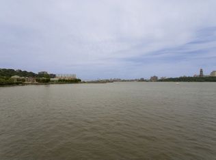 301 Penn Ct, Edgewater, NJ 07020