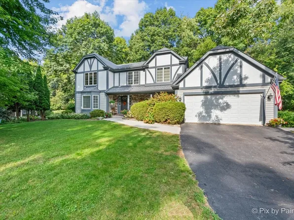 5N490 Hidden Springs Dr, Saint Charles, IL 60175