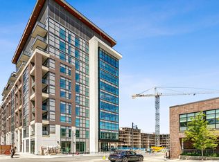 25 Neighbourhood Ln #104, Toronto, ON M8Y 0C4