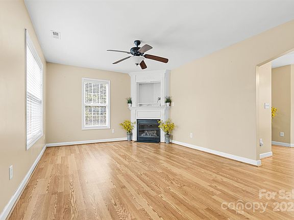 3rd image of 5025 Gibraltar Dr